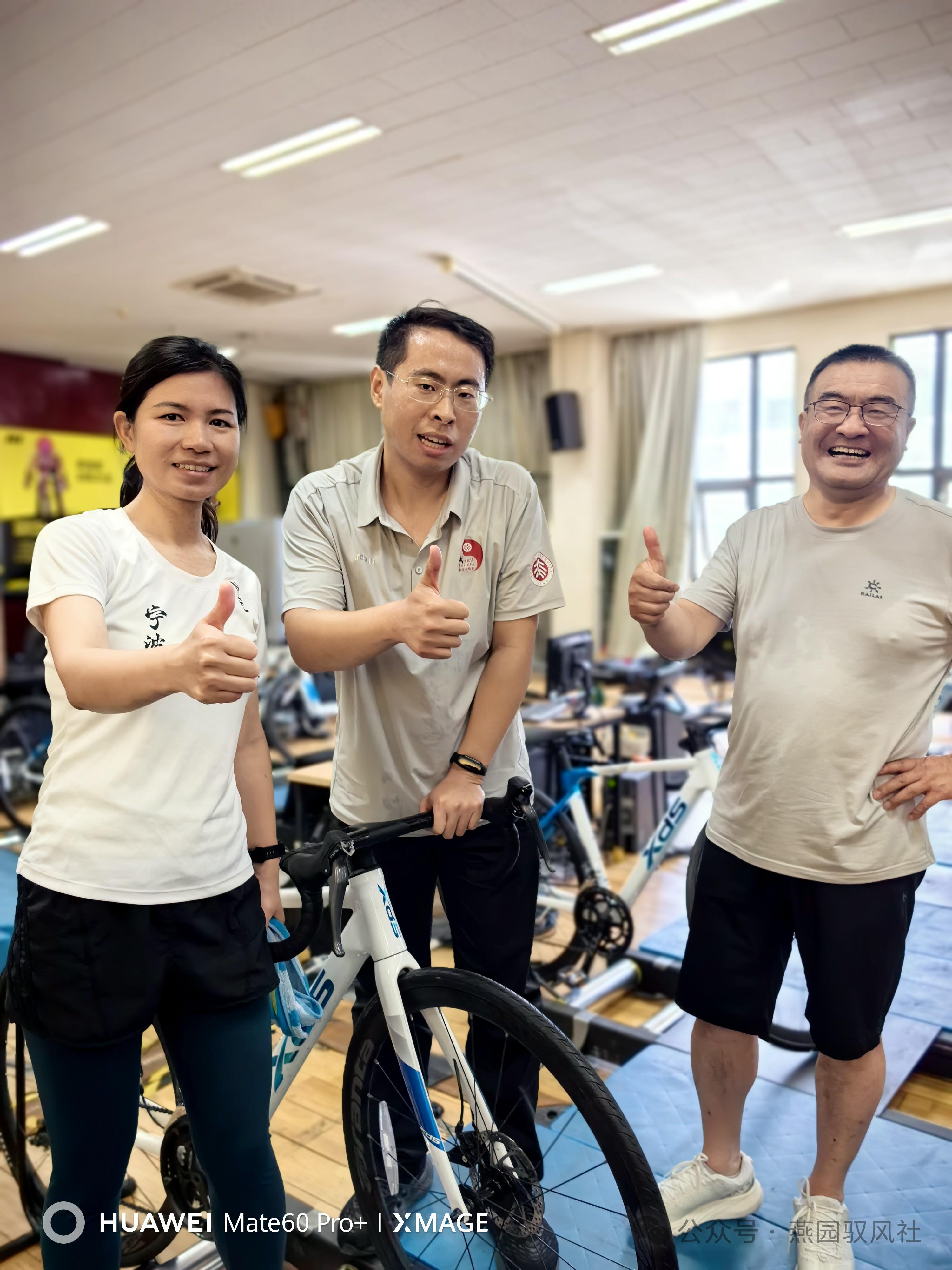 开云体育-包含自行车选手挥洒汗水，骑行迎风的词条