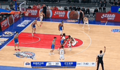 南部男篮在关键战役中捷足先登，暂时领先