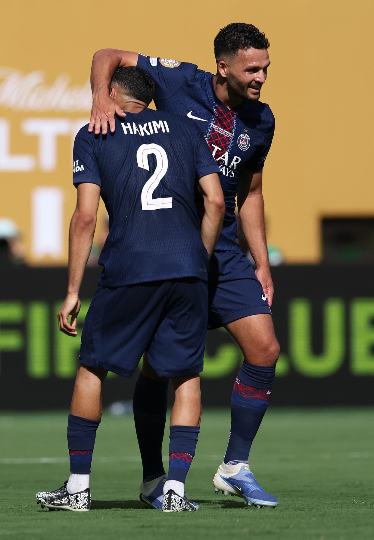 开云APP-巴黎圣日耳曼大获全胜，晋级足球赛事八强