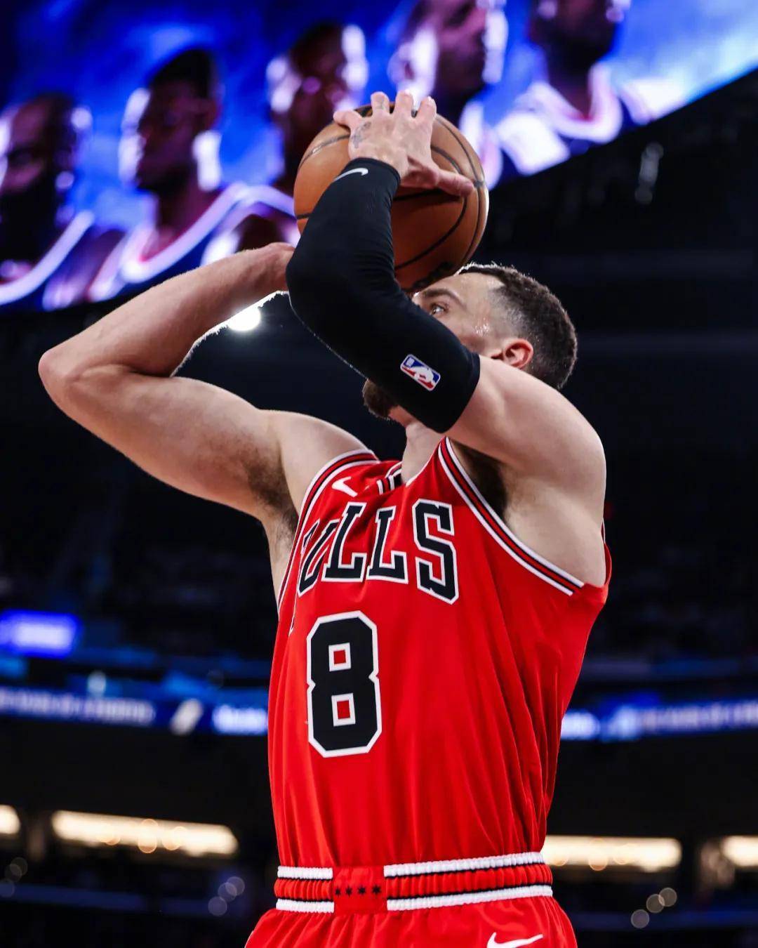 开云下载-公牛主场击败猛龙，拉文得分亮眼