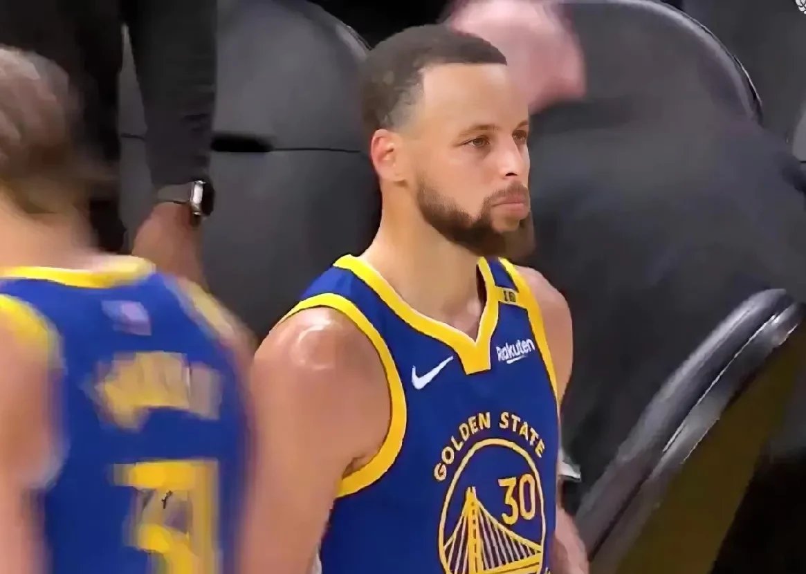 勇士遭遇四连败,季后赛前景堪忧 勇士遭遇四连败,季后赛前景堪忧