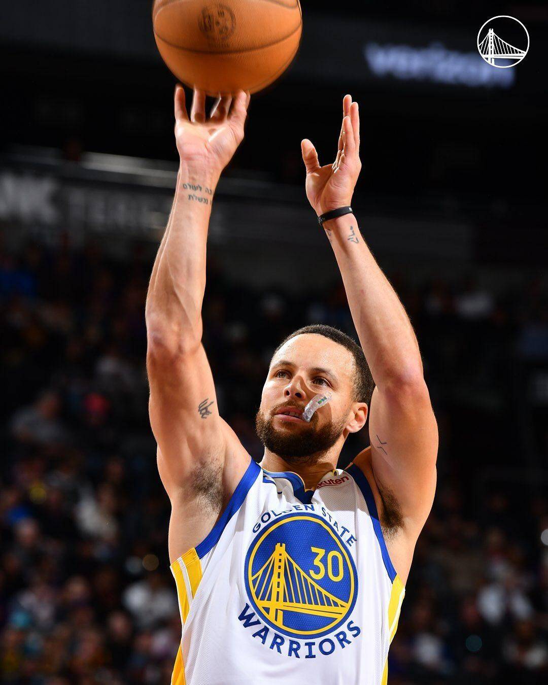 勇士灌输火箭优势夺胜,库里连续12场三分进球的简单介绍 勇士灌输火箭优势夺胜,库里连续12场三分进球的简单介绍