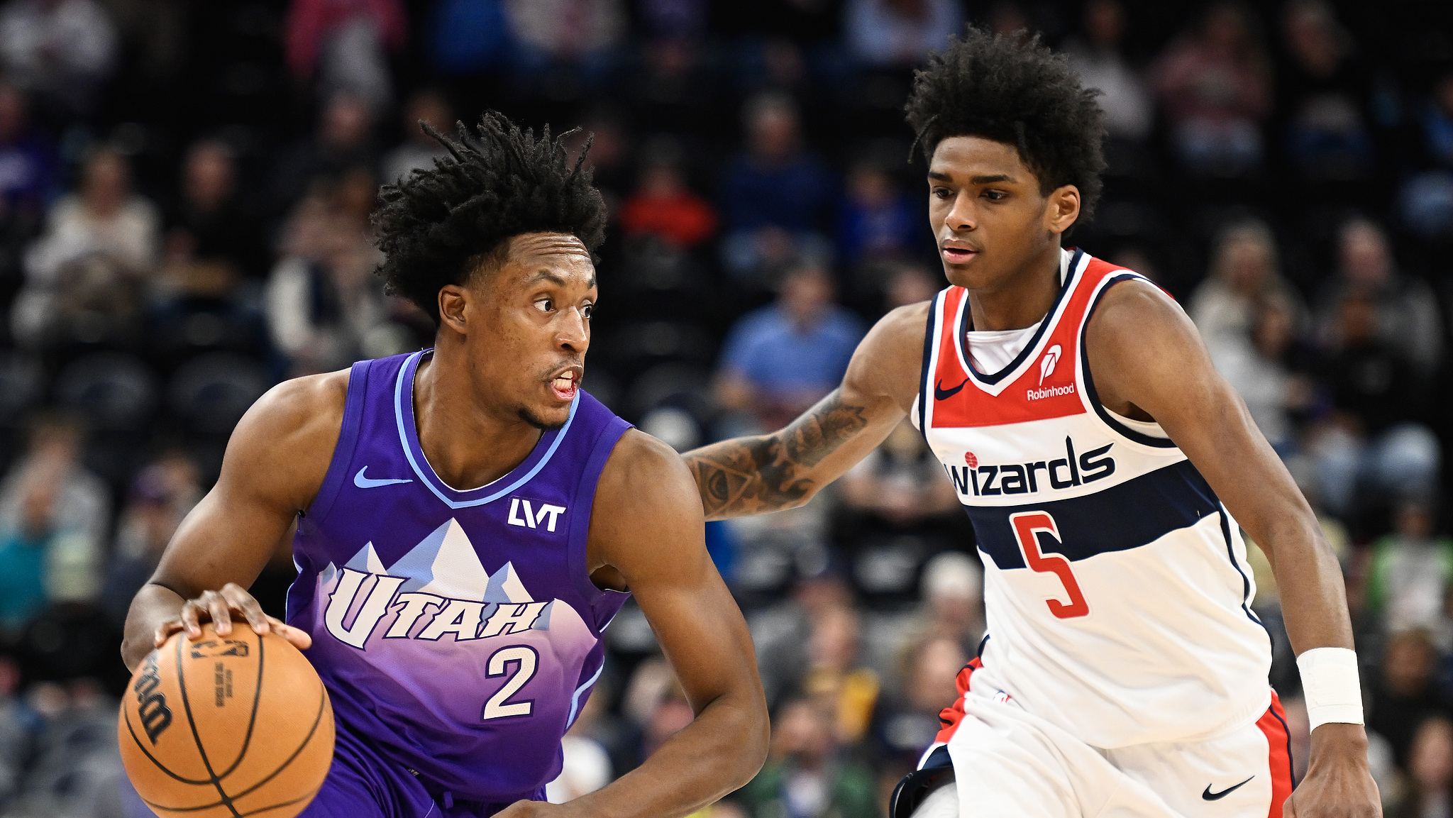 开云下载-爵士队惊险赢球，球员们需要继续保持状态努力拼搏