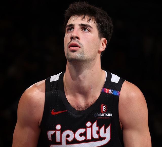 开拓者队后卫连续砍下30+，带领球队赢得胜利