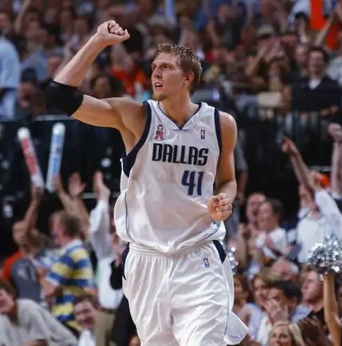 包含独行侠诺维茨基受伤，将缺席本赛季剩余比赛！的词条