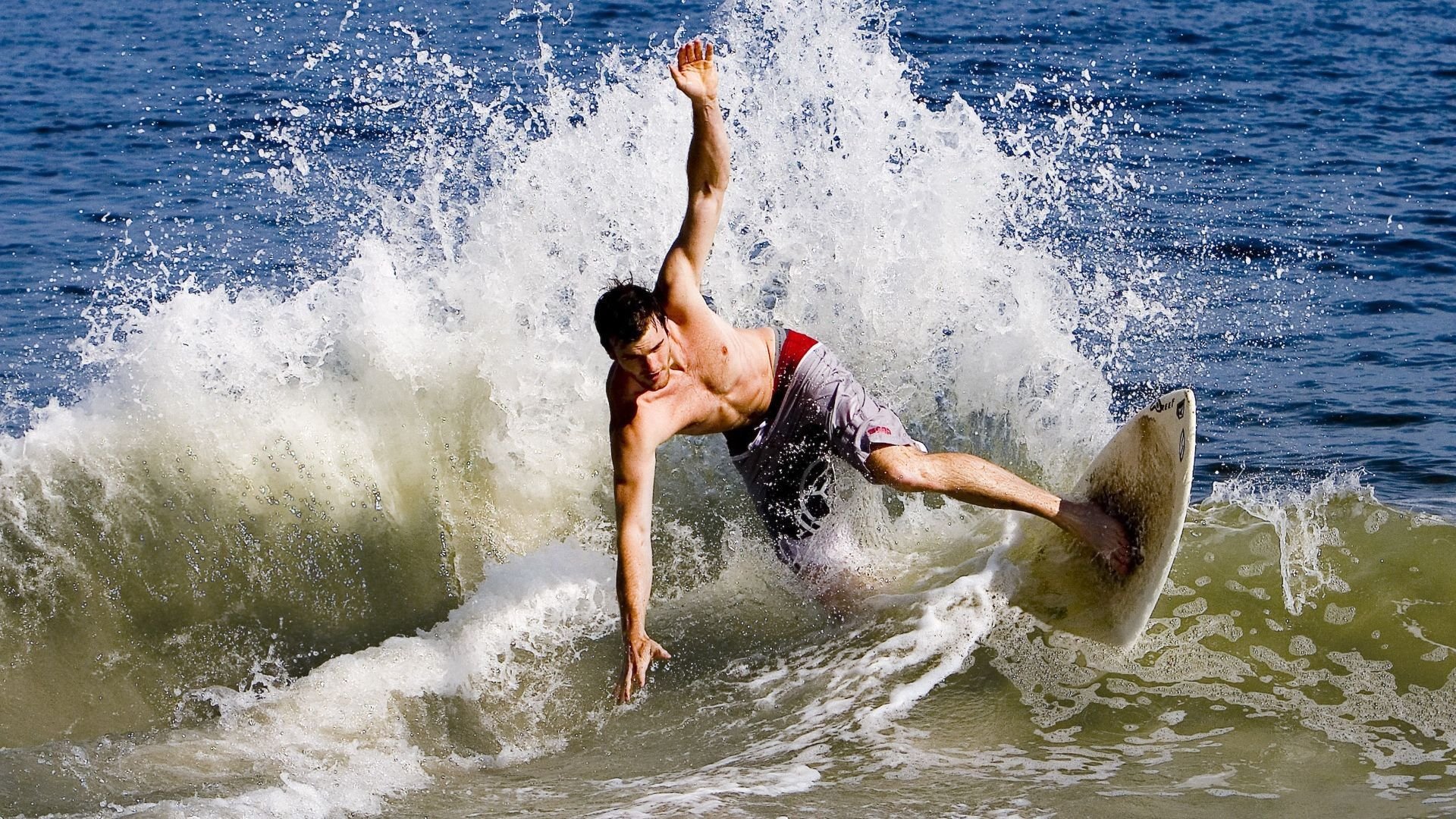 铁骑踏碎航母!伦纳德50分超神难救主,骑士争冠战现原形