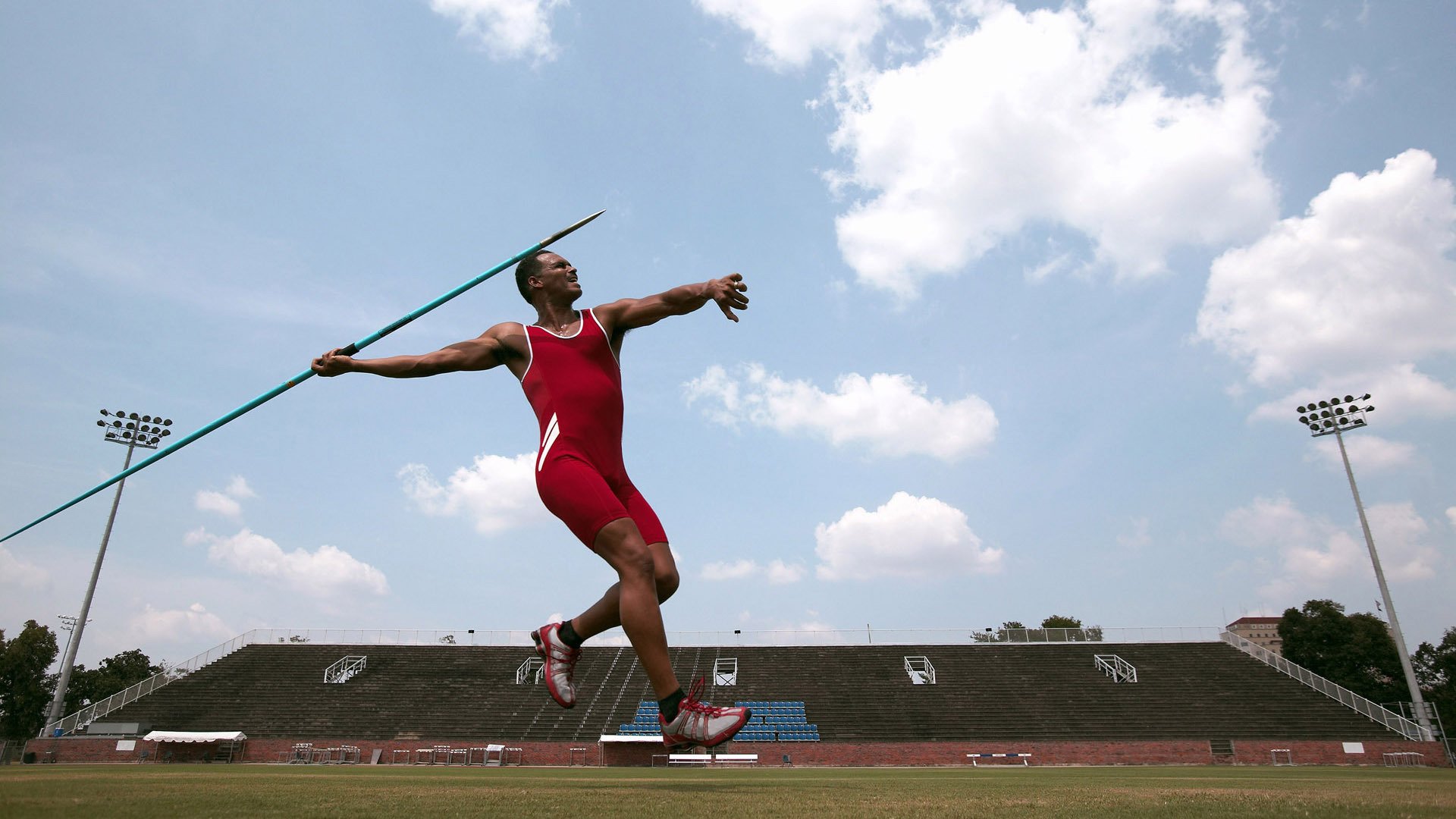 羽球烽火双重奏,团队史诗翻盘与个人的不朽纪录